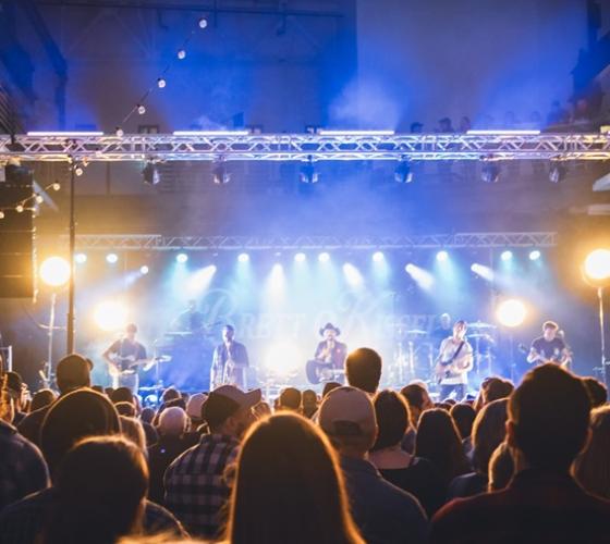 Brett Kissel performing at the Machine Shop seen from the floor